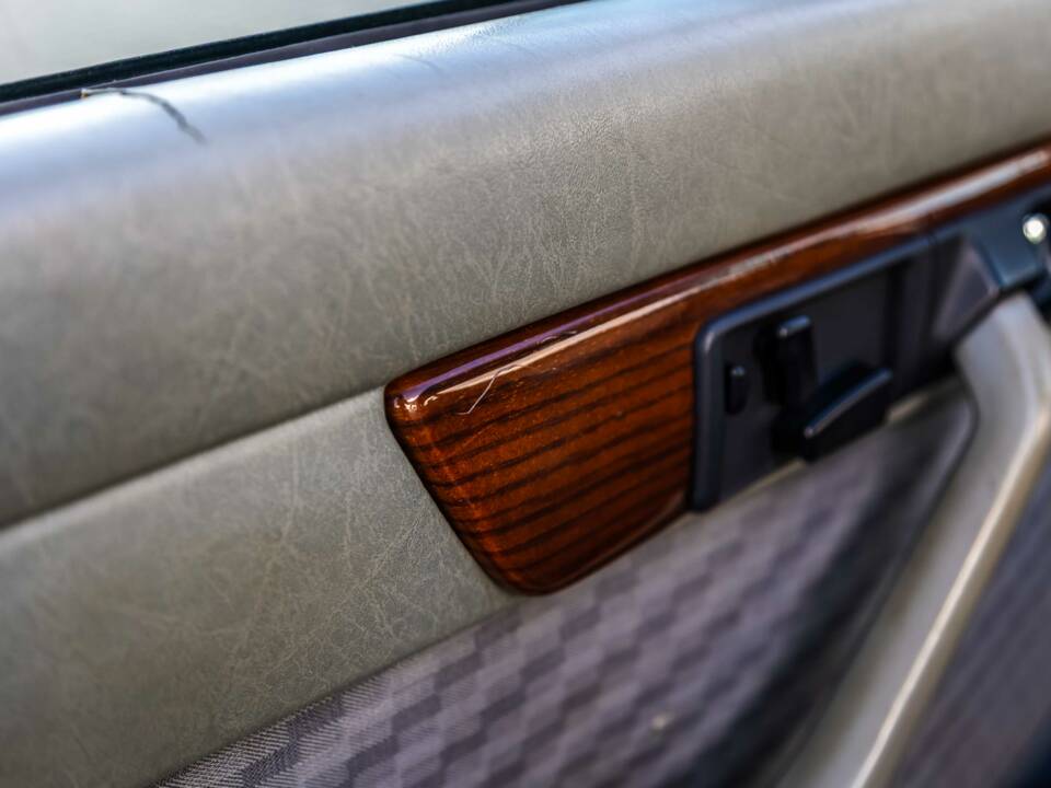 Image 106/175 of Mercedes-Benz 420 SE (1986)