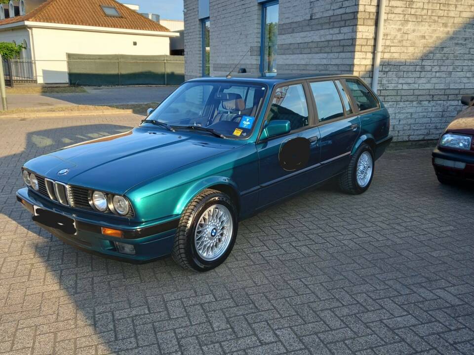 Image 4/6 of BMW 316i Touring (1993)