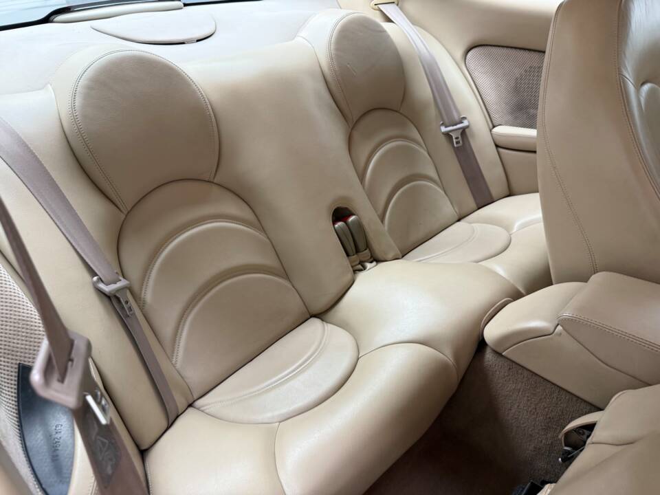 Immagine 11/21 di Jaguar XK8 4.2 (2004)