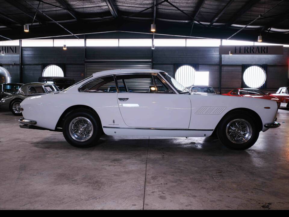 Image 7/36 of Ferrari 330 GT 2+2 (1964)