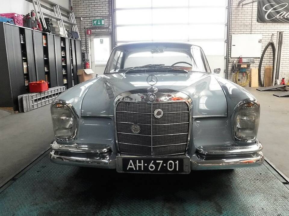 Imagen 46/50 de Mercedes-Benz 220 SE b (1963)