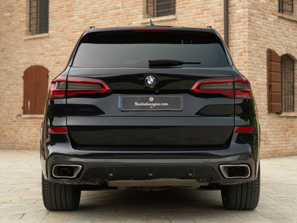 Bild 8/50 von BMW X5 M50d (2019)
