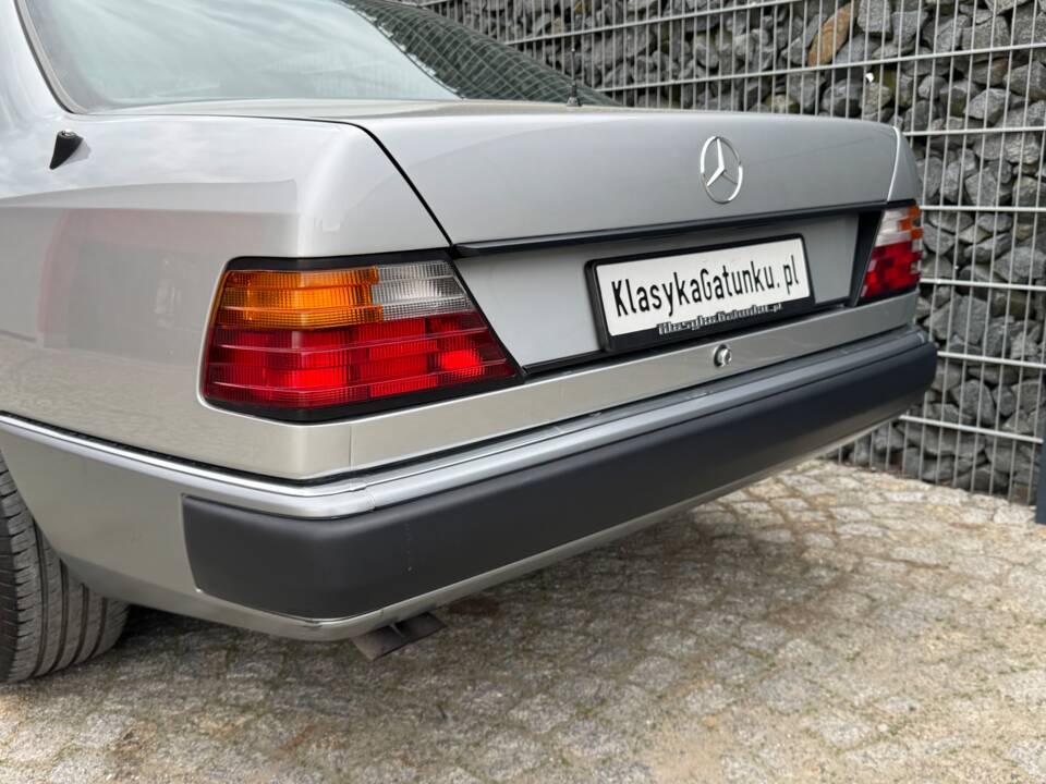 Imagen 9/100 de Mercedes-Benz 300 CE (1992)