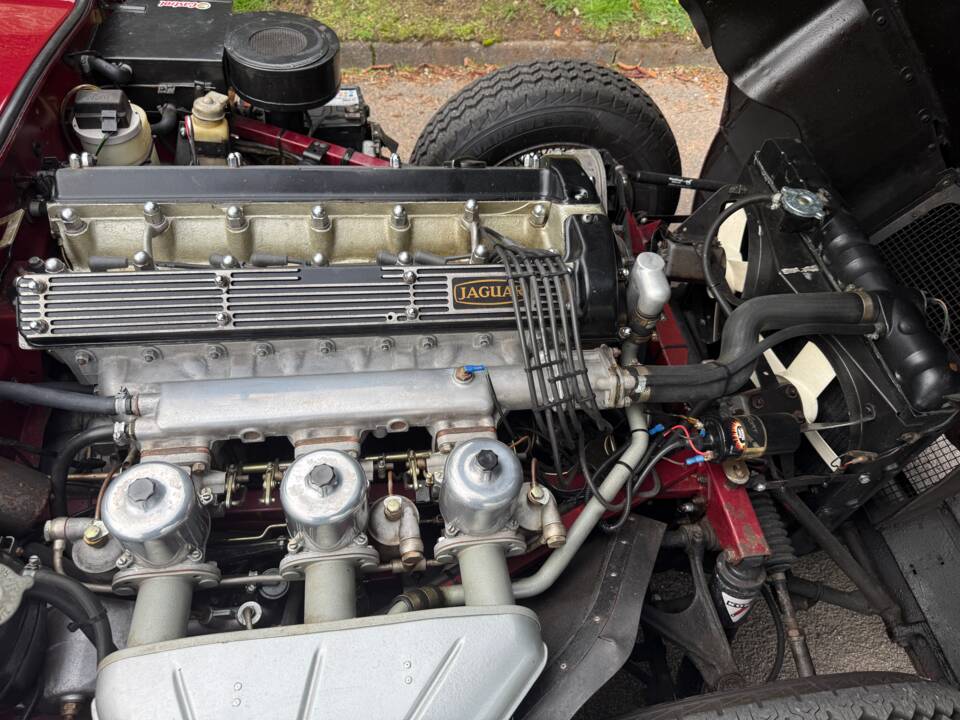 Immagine 21/29 di Jaguar E-Type (1970)