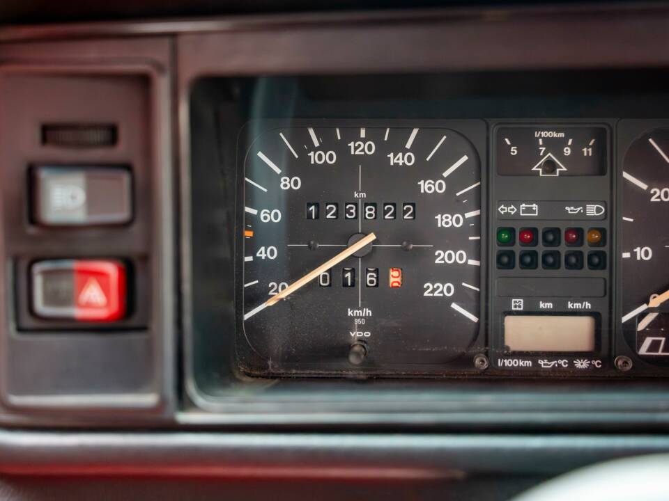 Afbeelding 10/61 van Volkswagen Golf Mk I GTI Pirelli 1.8 (1983)