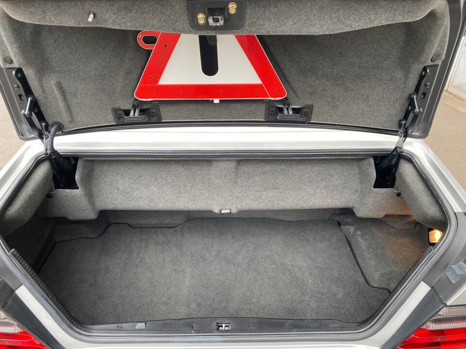 Image 12/15 of Mercedes-Benz E 220 (1996)