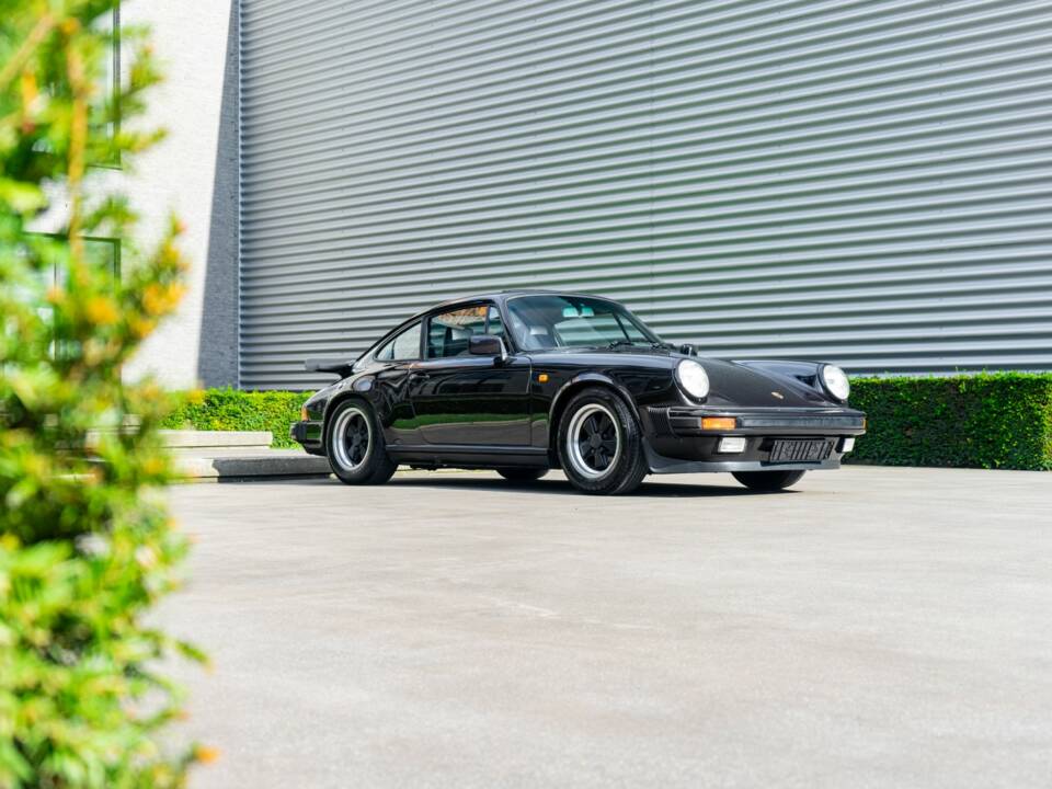 Imagen 26/33 de Porsche 911 Carrera 3.2 (1987)