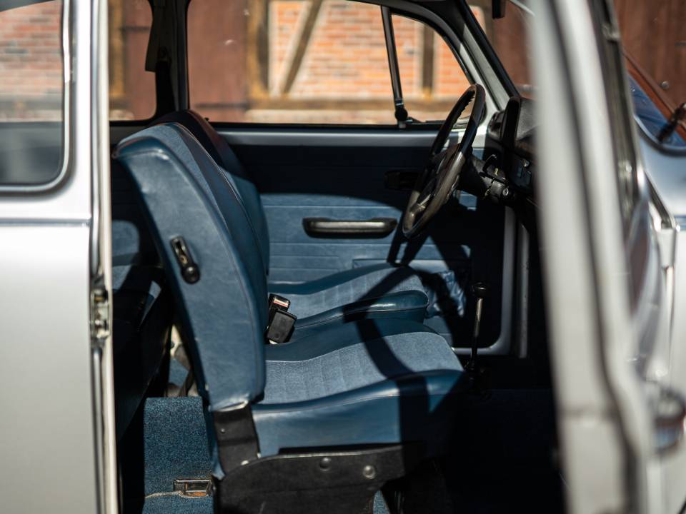 Image 32/36 of Volkswagen Käfer 1303 (1974)