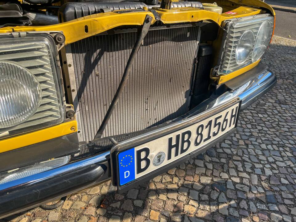 Image 96/139 of Mercedes-Benz 240 D (1978)