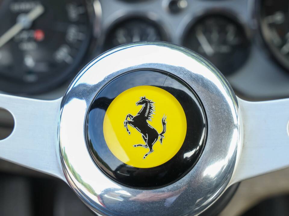 Afbeelding 38/50 van Ferrari 365 GTB/4 Daytona (1973)