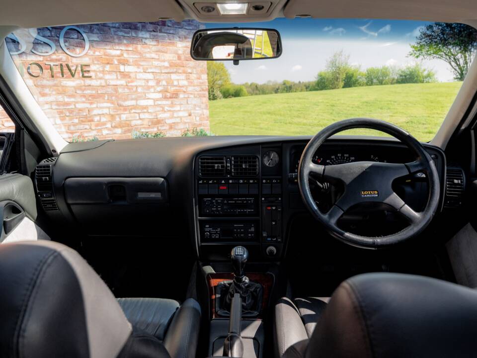 Image 55/75 of Lotus Carlton (1991)