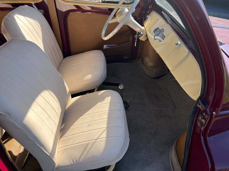 Bild 14/14 von Renault 4 CV Décapotable (1951)