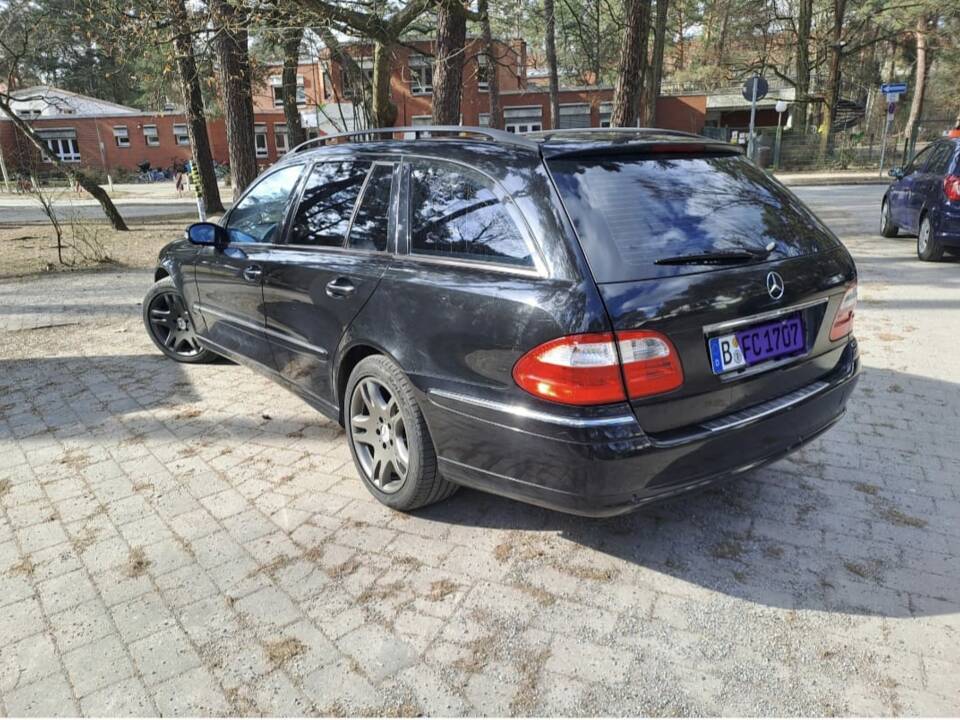 Image 6/8 of Mercedes-Benz E 500 (2004)
