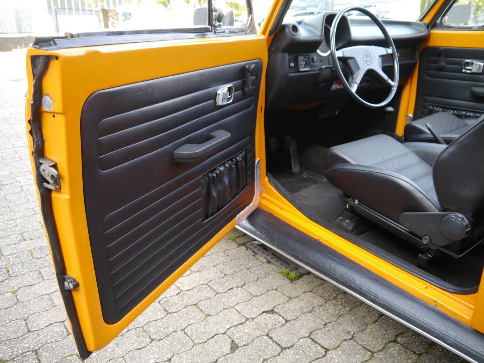 Image 22/58 of Volkswagen Kever 1303 (1973)