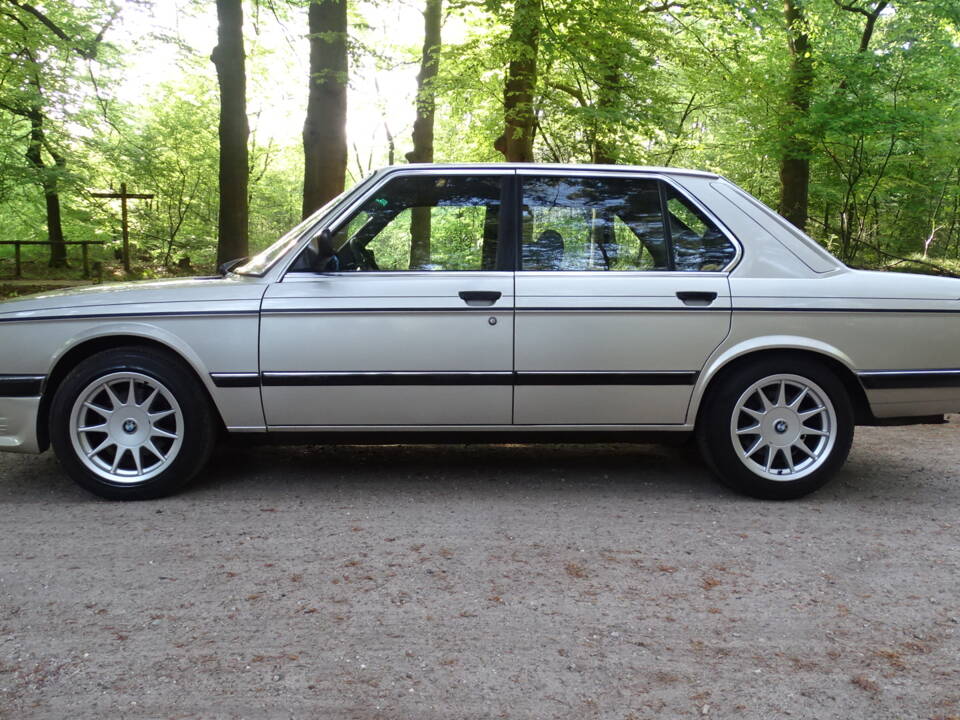 Image 2/41 of BMW 528i (1986)