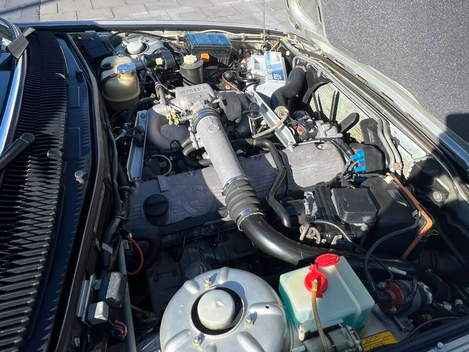 Image 16/36 of BMW 745i (1985)