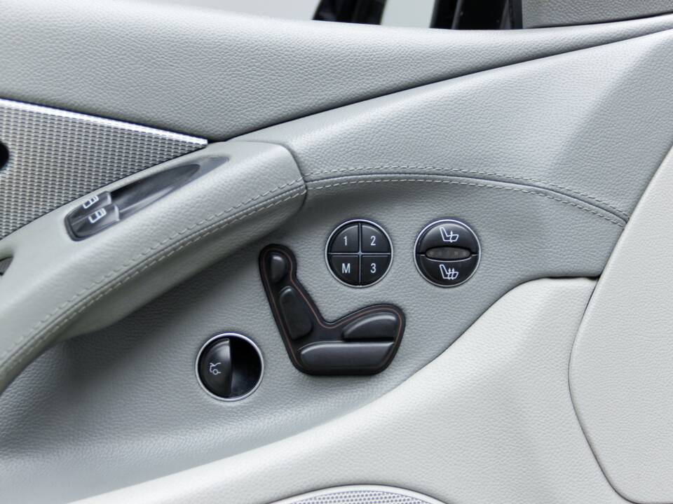 Imagen 29/38 de Mercedes-Benz SL 350 (2003)