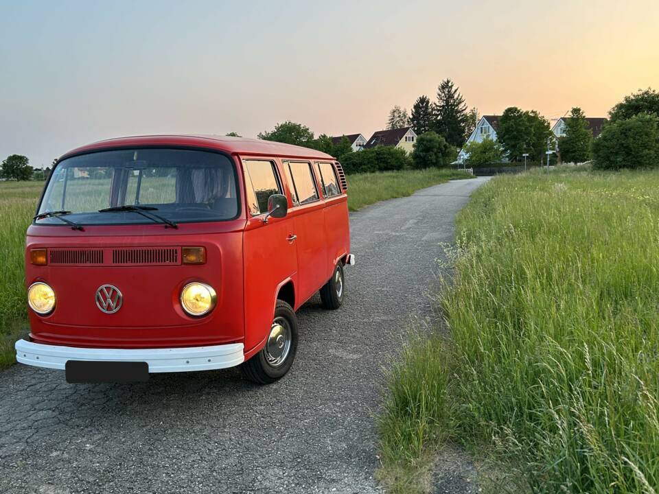 Bild 2/17 von Volkswagen T2b Kleinbus (1974)