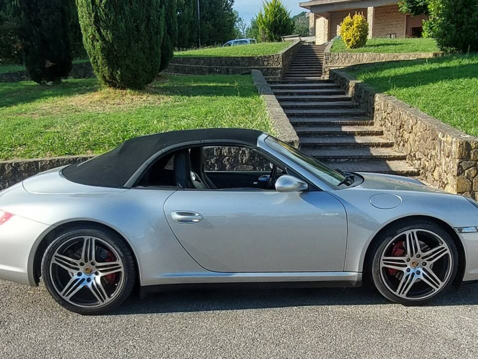 Immagine 6/11 di Porsche 911 Carrera 4S (2006)