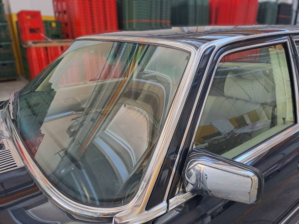 Bild 46/47 von Mercedes-Benz 280 SE (1976)