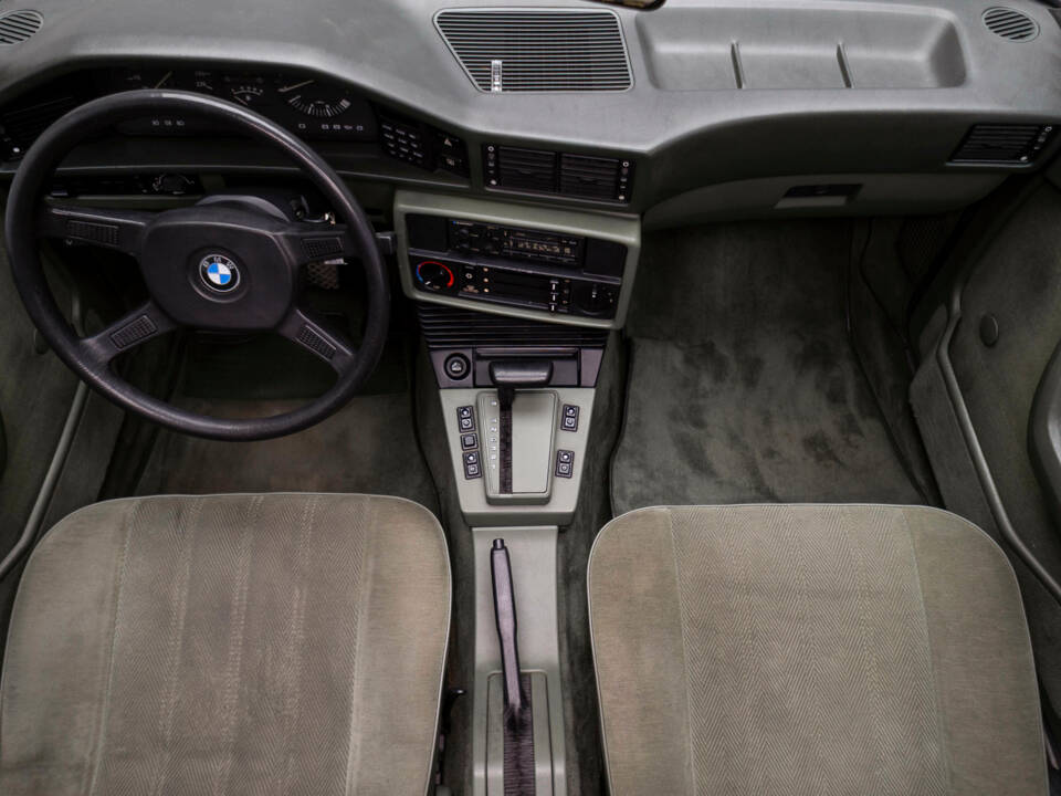 Immagine 23/43 di BMW 528i (1986)