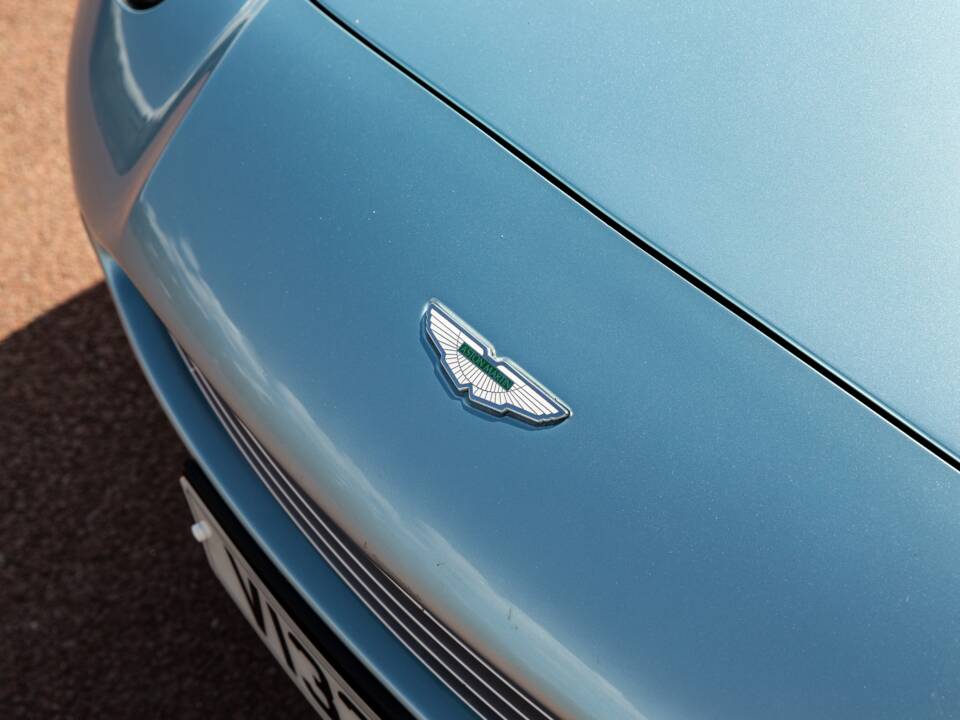 Immagine 27/46 di Aston Martin DB 7 Vantage Volante (2000)
