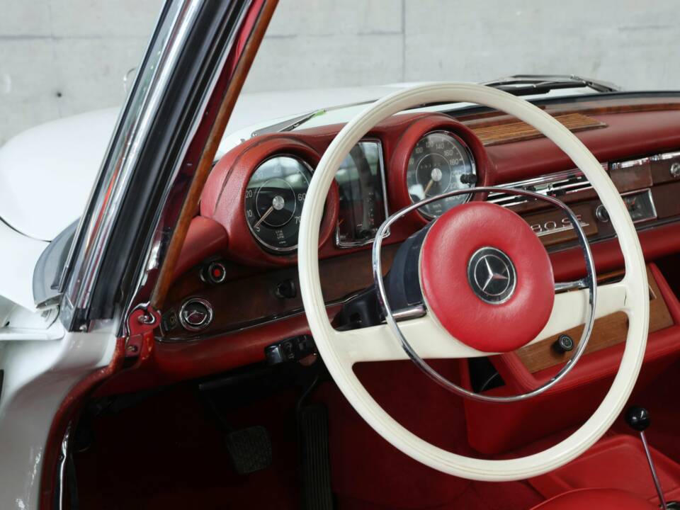Image 27/50 of Mercedes-Benz 280 SE 3,5 (1969)