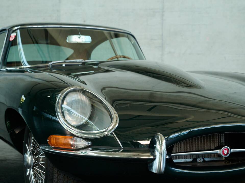 Image 23/50 de Jaguar E-Type (1970)