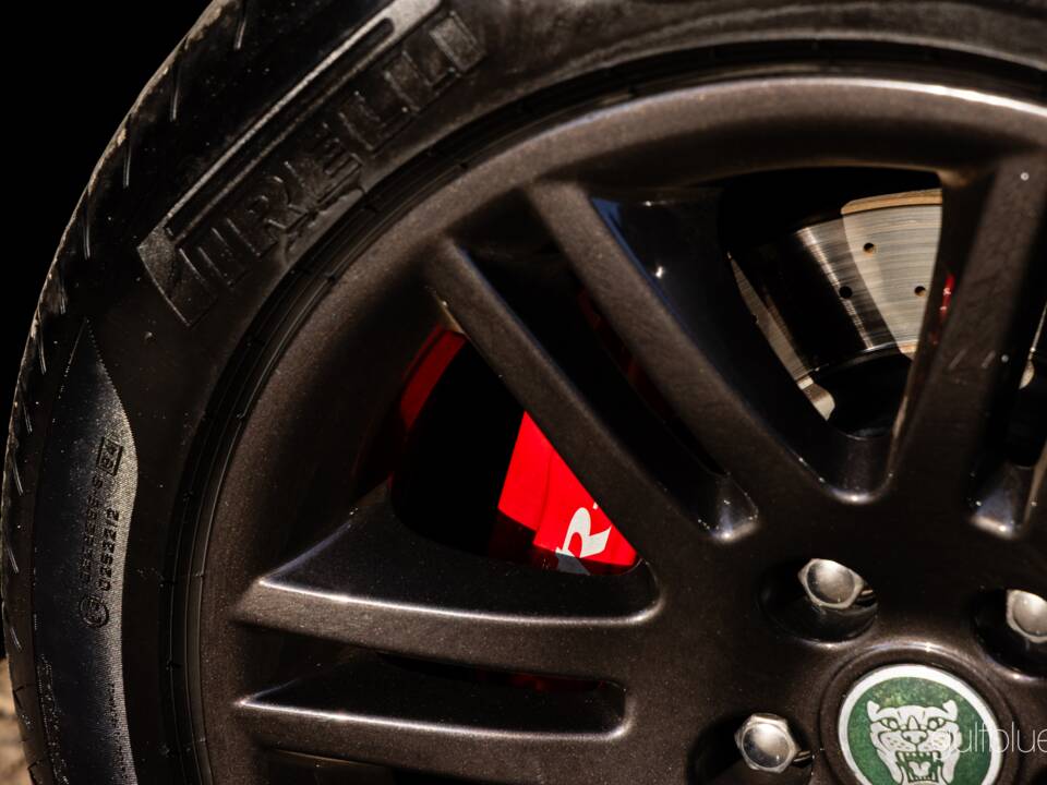 Image 52/70 of Jaguar XKR (2004)