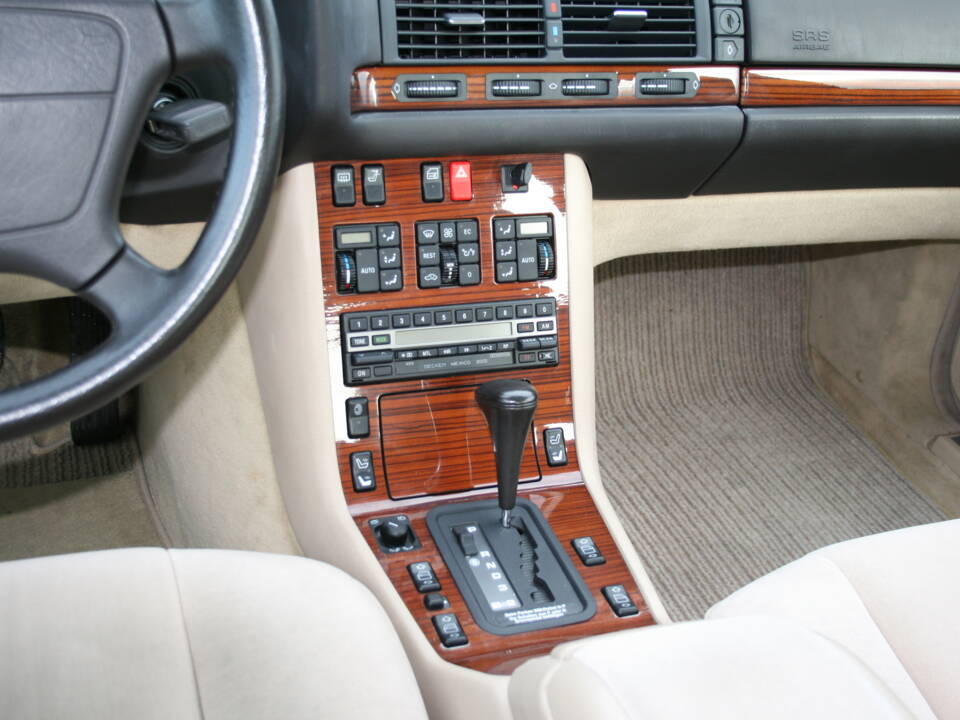 Immagine 35/69 di Mercedes-Benz 500 SE (1992)