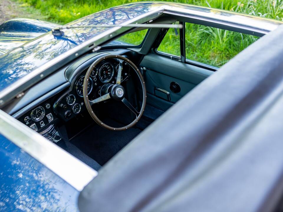 Afbeelding 44/50 van Aston Martin DB 6 (1967)