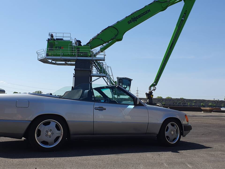 Imagen 19/94 de Mercedes-Benz 300 CE-24 3.4 AMG (1992)