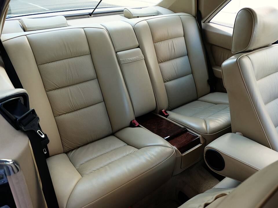 Image 11/63 of Mercedes-Benz 300 CE (1991)