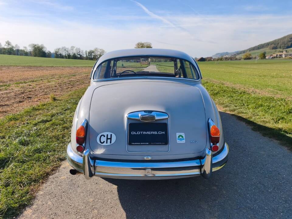 Image 24/27 of Jaguar Mk II 2.4 (1967)