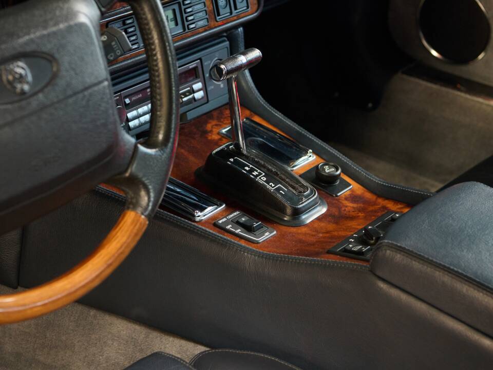 Image 44/50 of Jaguar XJS 5.3 V12 (1993)