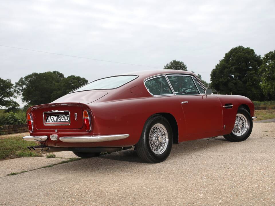 Image 8/23 of Aston Martin DB 6 (1966)