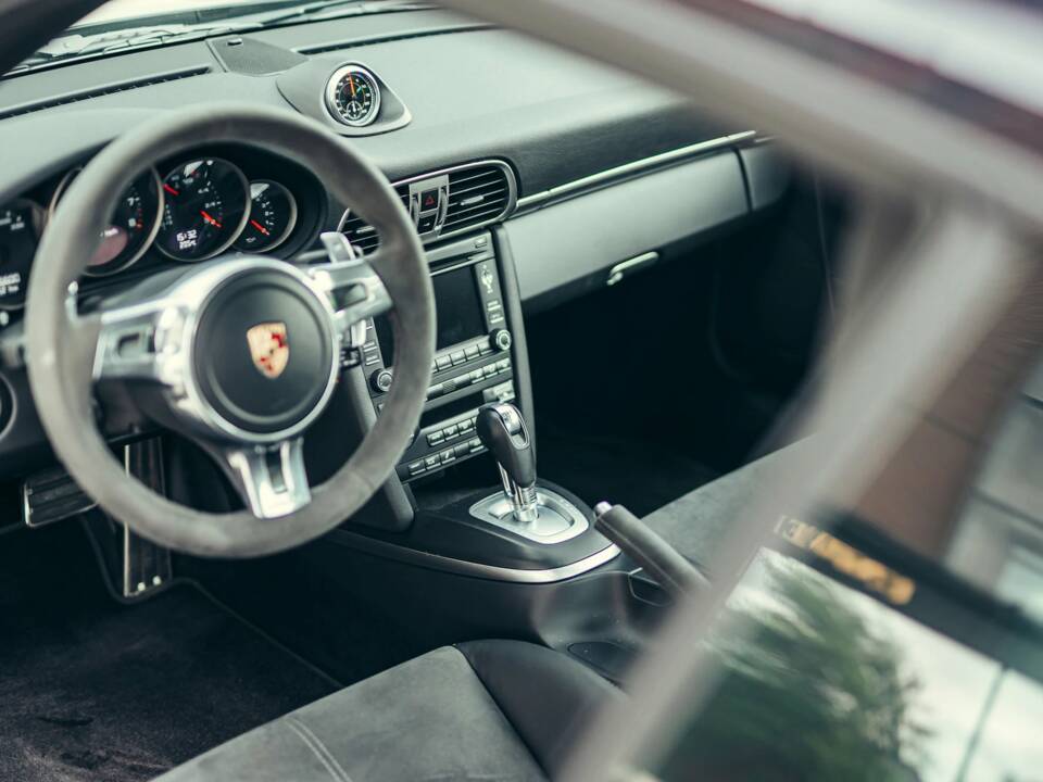 Imagen 45/50 de Porsche 911 Carrera GTS (2011)