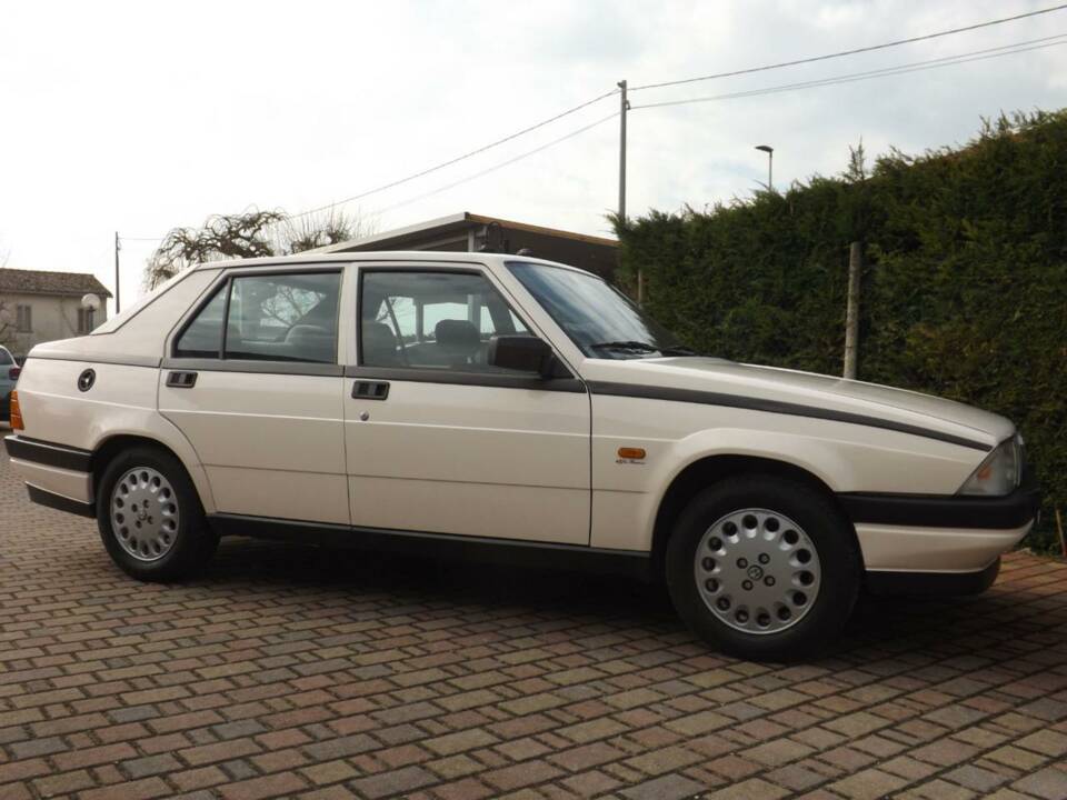 Image 8/50 of Alfa Romeo 75 2.0 (1986)