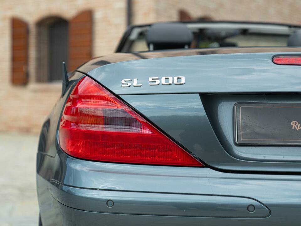 Image 22/50 of Mercedes-Benz SL 500 (2001)