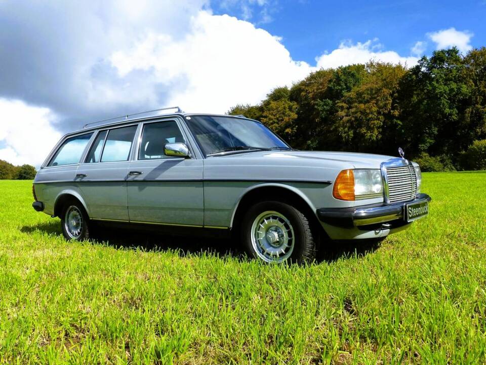 Mercedes-Benz 200 T (S 123) grau 1984