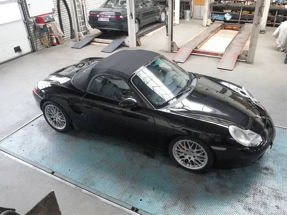 Immagine 34/50 di Porsche Boxster (2000)