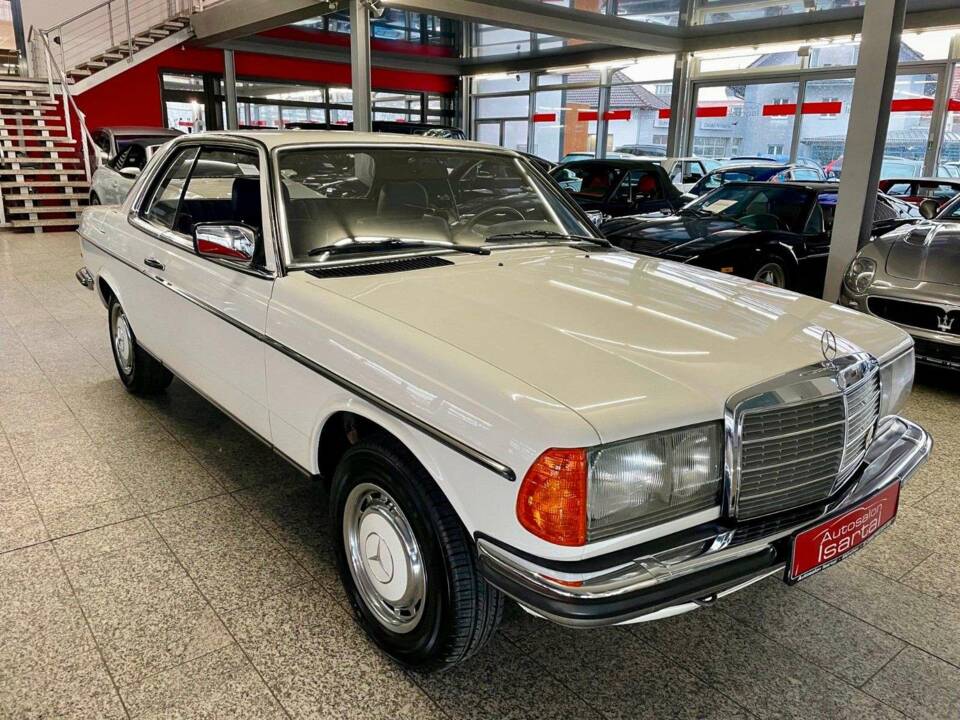 Imagen 4/20 de Mercedes-Benz 230 CE (1982)