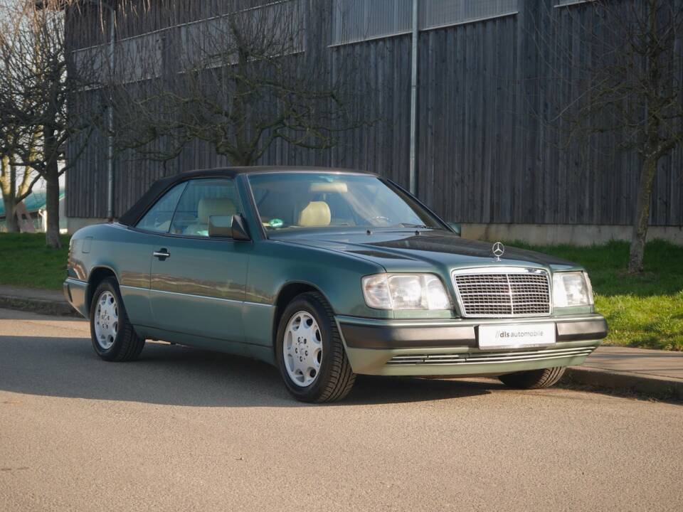 Bild 20/30 von Mercedes-Benz 300 CE-24 (1992)