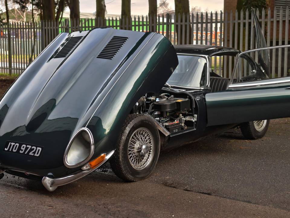Immagine 19/50 di Jaguar Type E (2+2) (1966)