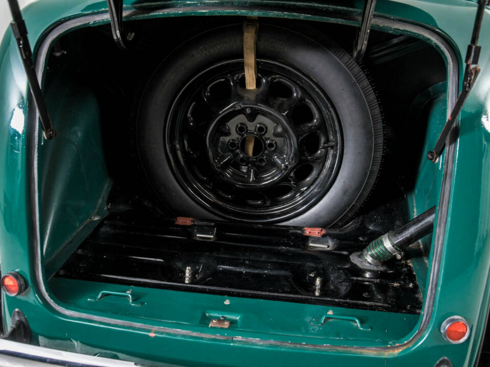 Image 40/50 de Morris Eight (1939)