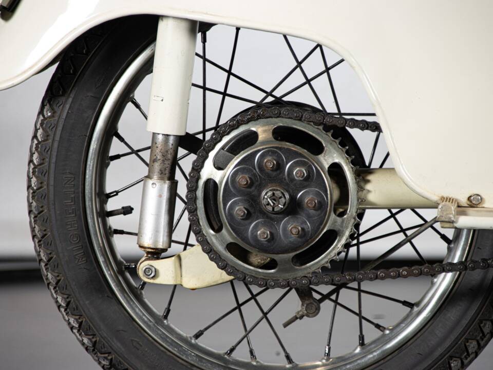 Image 37/50 of Moto Guzzi Galletto (1962)