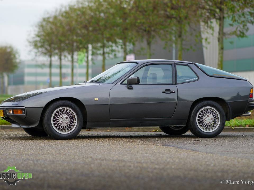 Image 18/32 of Porsche 924 (1980)
