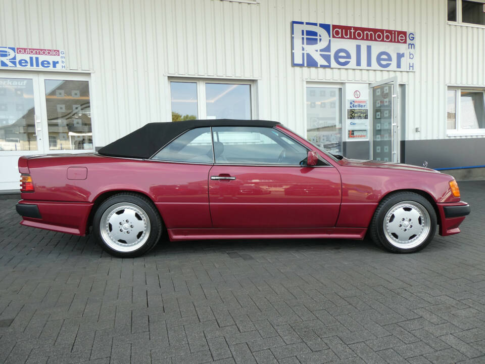 Image 7/25 of Mercedes-Benz 300 CE-24 3.4 AMG (1994)