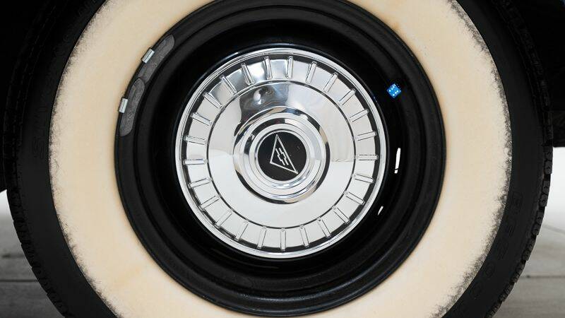 Image 11/15 of Chevrolet Corvair Monza Convertible (1964)