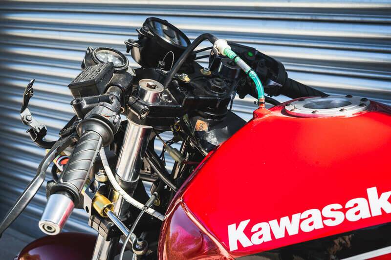 Image 22/50 of Kawasaki GPX 750R (1987)